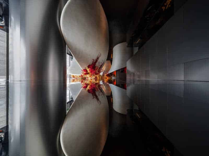 Luce_wall painting di Novacolor impreziosisce il ristorante 10# STEAK HOUSE di Shenzhen in Cina