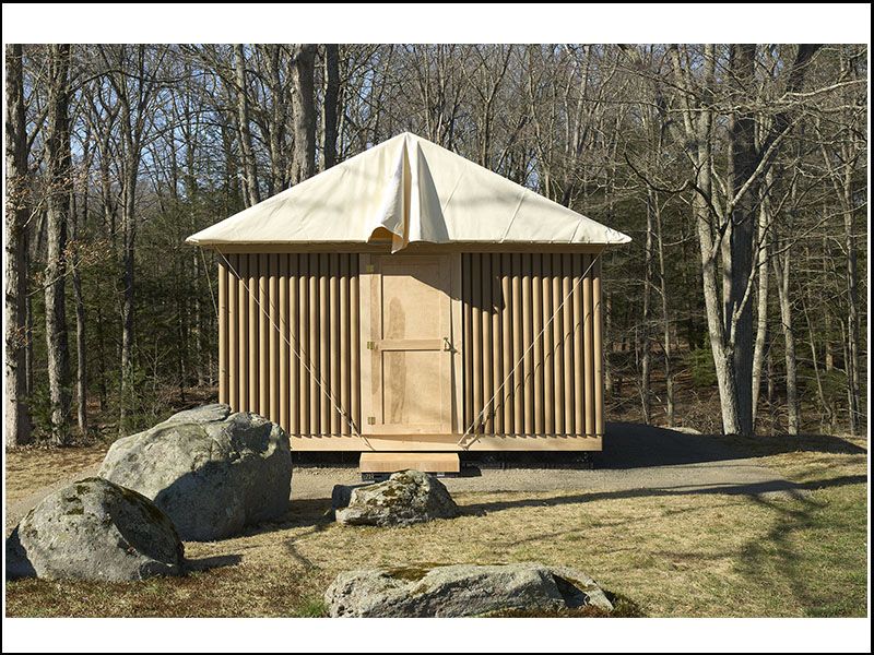 The Paper Log House di Shigeru Ban apre in occasione del 75° anniversario di The Glass House
