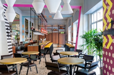 Tra gli ingredienti di Spica, i wallcovering Vescom +Print