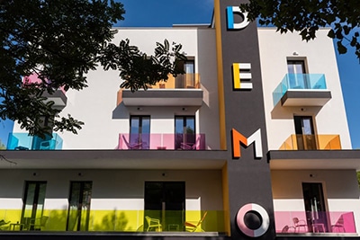 Porte di Dierre per DEMO Design Emotion, l’hotel/showroom di Rimini