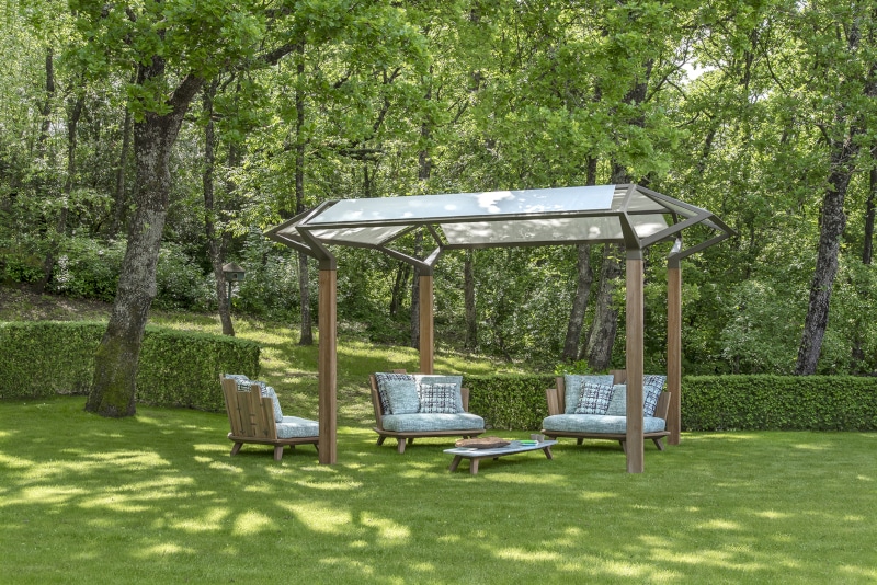 Cosmo di Ethimo, per creare uno spazio privato, sospeso tra indoor e outdoor