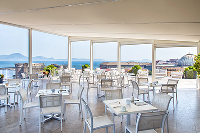 Comfort acustico nel Roof Garden del Reinassance Naples Hotel Mediterraneo