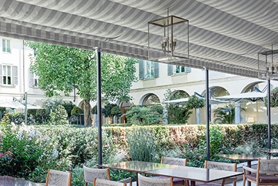 Raytent per gli spazi esterni del chiostro- giardino del Four Season Hotel di Milano