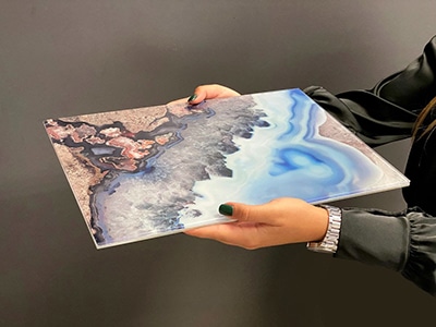 Dècora Glass, il nuovo pannello decorativo in vetro stratificato di Tecnografica
