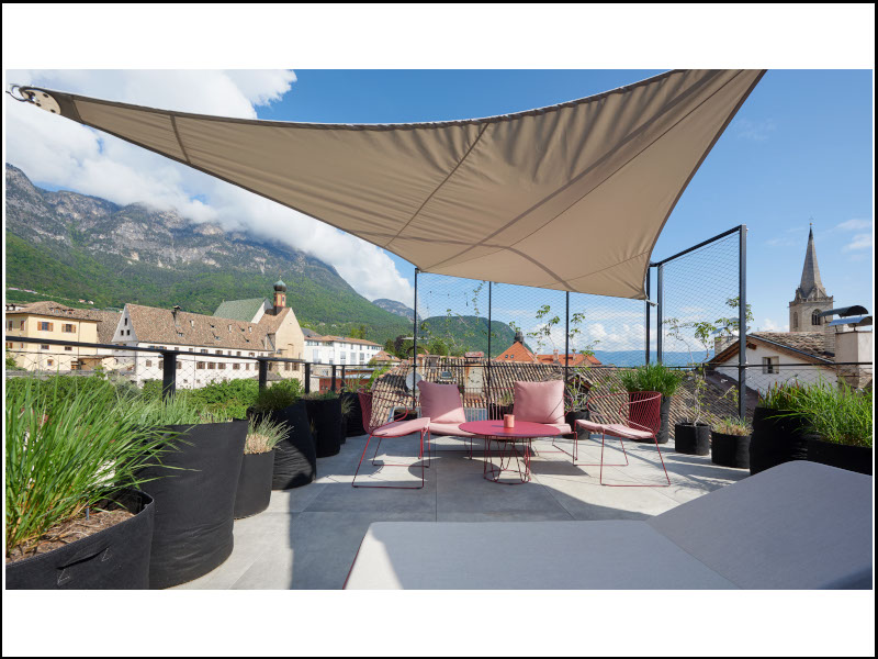 Goldengel Suites: ospitalità di design nel cuore di Caldaro