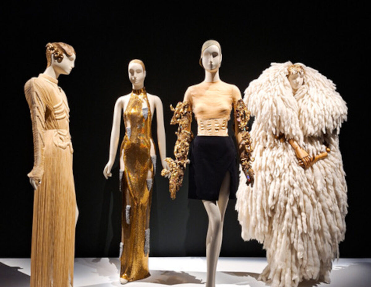 Dalí e la Moda a Palazzo Reale: le superfici con Novacolor